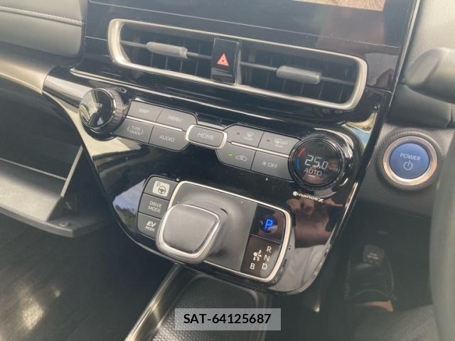 Toyota AQUA 2021-12 8873397-17