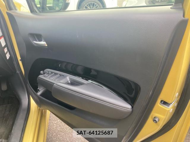 Toyota AQUA 2021-12 8873397-4