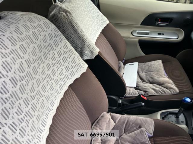 Toyota AQUA 2012-03 8873538-11
