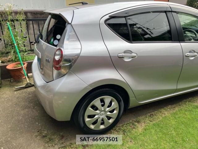 Toyota AQUA 2012-03 8873538-13