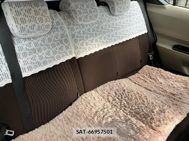 Toyota AQUA 2012-03 8873538-14