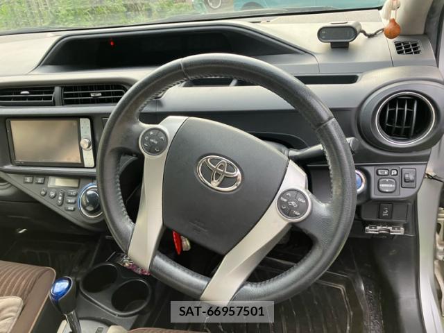 Toyota AQUA 2012-03 8873538-17