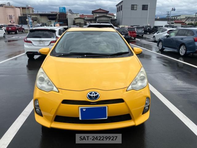 Toyota AQUA 2013-07 8873556-0