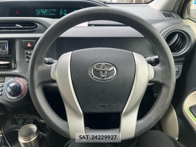 Toyota AQUA 2013-07 8873556-15