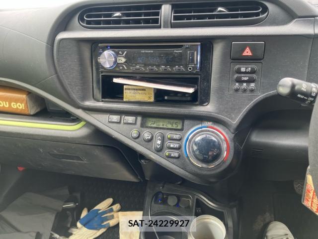 Toyota AQUA 2013-07 8873556-16