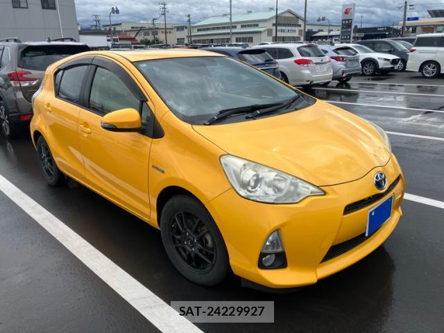 Toyota AQUA 2013-07 8873556-2