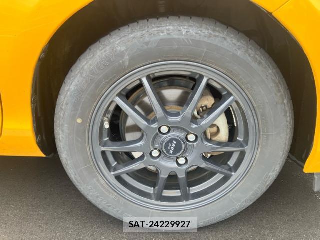 Toyota AQUA 2013-07 8873556-4