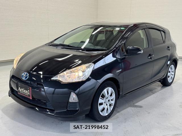 Toyota AQUA 2013-08 8873761-0
