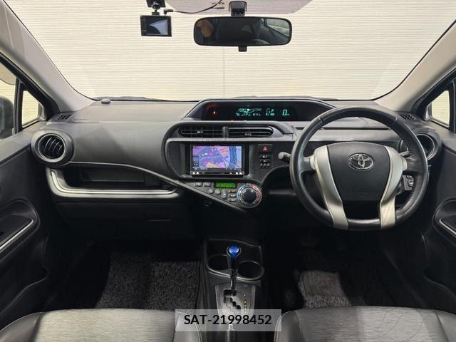 Toyota AQUA 2013-08 8873761-1