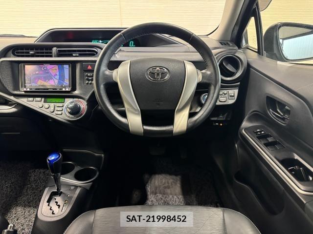 Toyota AQUA 2013-08 8873761-10