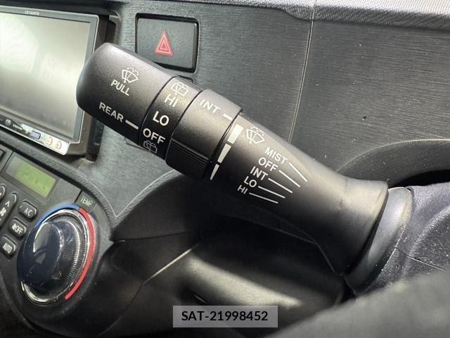 Toyota AQUA 2013-08 8873761-11