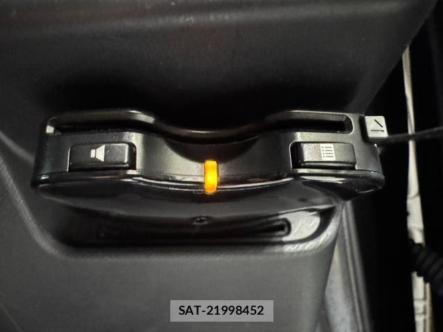 Toyota AQUA 2013-08 8873761-16