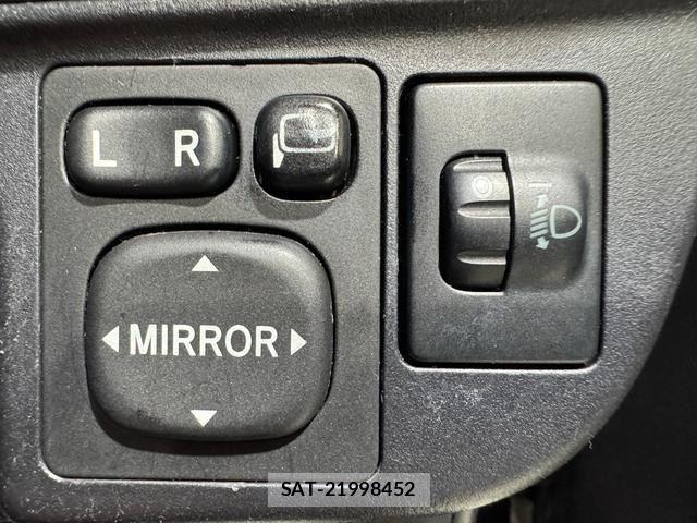 Toyota AQUA 2013-08 8873761-17