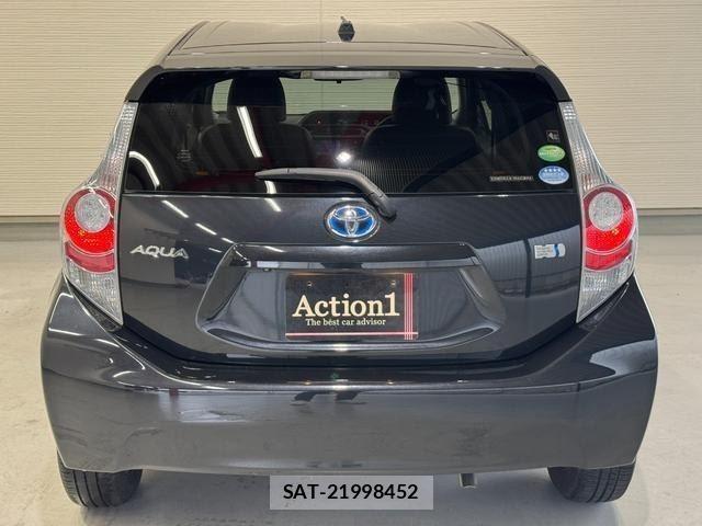 Toyota AQUA 2013-08 8873761-4