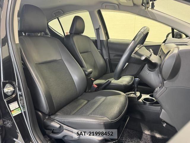 Toyota AQUA 2013-08 8873761-7