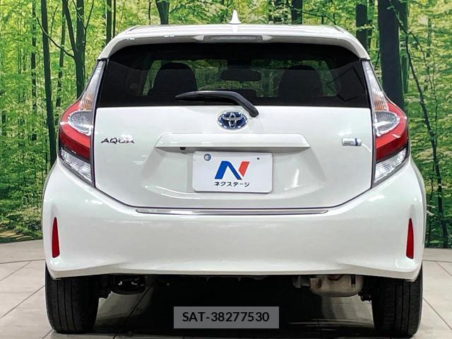 Toyota AQUA 2017-07 8873865-14
