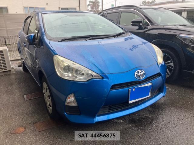 Toyota AQUA 2014-01 8874003-1