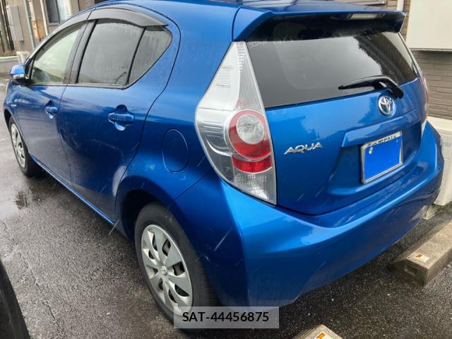 Toyota AQUA 2014-01 8874003-13