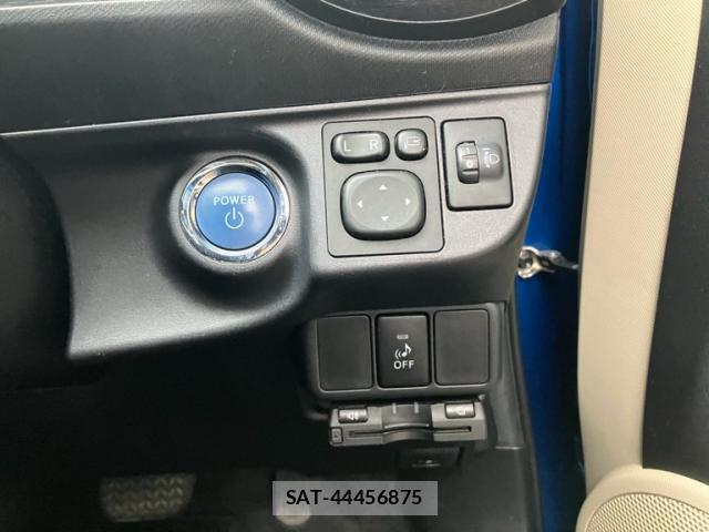 Toyota AQUA 2014-01 8874003-17