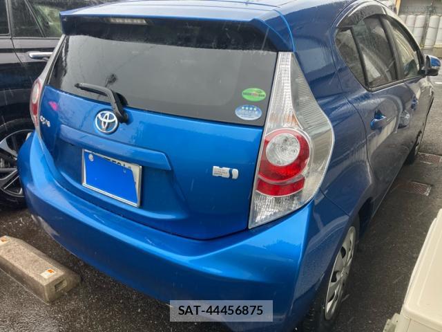 Toyota AQUA 2014-01 8874003-2