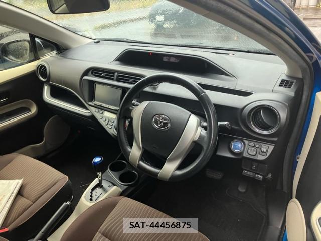 Toyota AQUA 2014-01 8874003-5