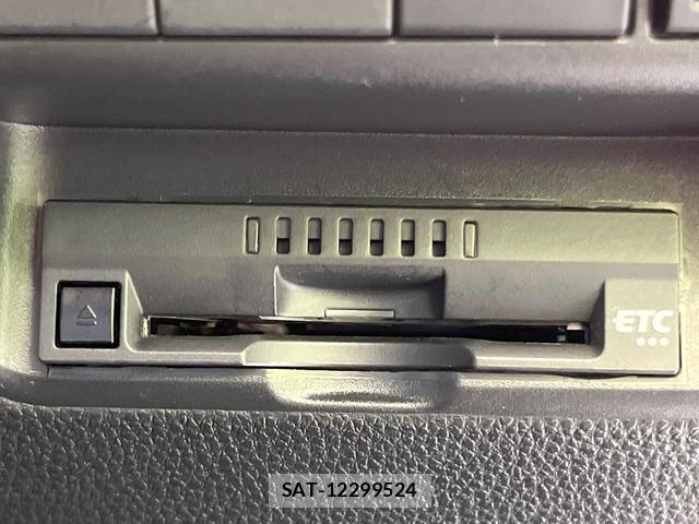Toyota AQUA 2023-08 8874009-6