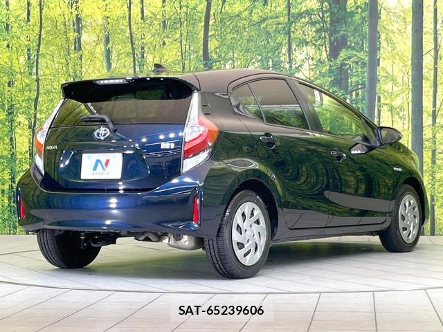 Toyota AQUA 2017-12 8874023-2