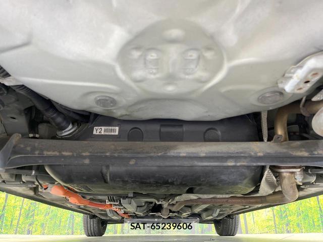 Toyota AQUA 2017-12 8874023-4