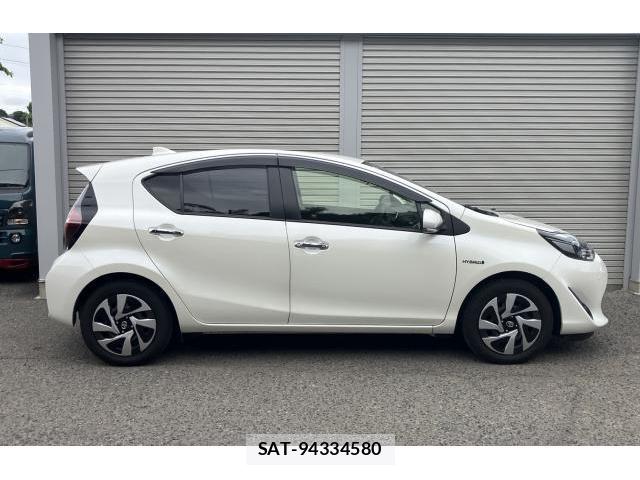 Toyota AQUA 2019-09 8874062-14