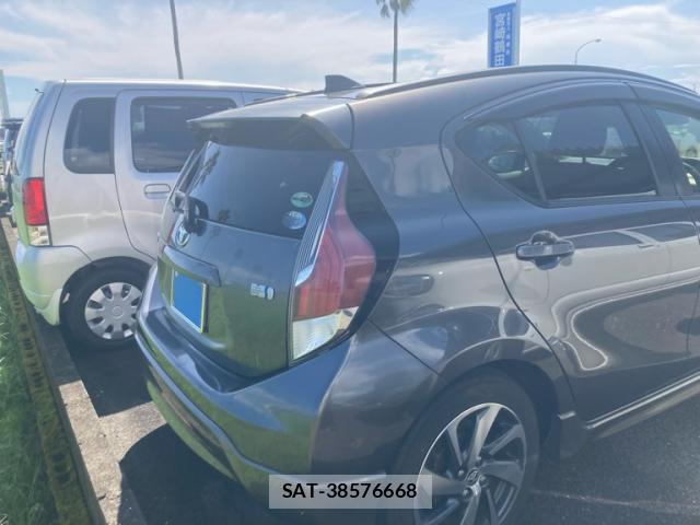 Toyota AQUA 2016-01 8874187-2