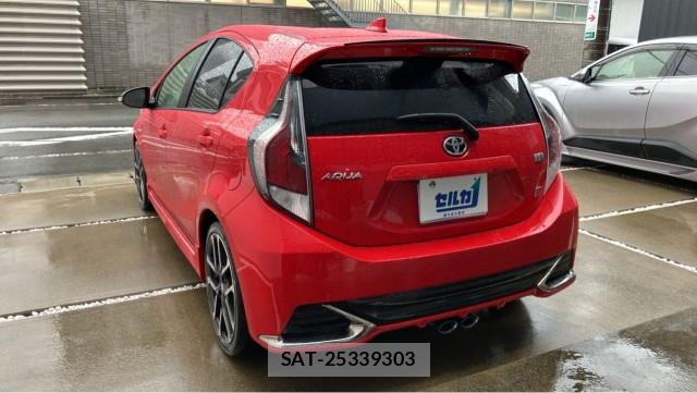 Toyota AQUA 2019-05 8874383-13