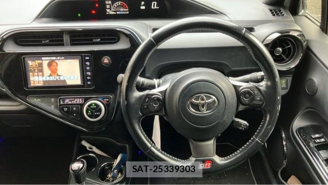 Toyota AQUA 2019-05 8874383-16