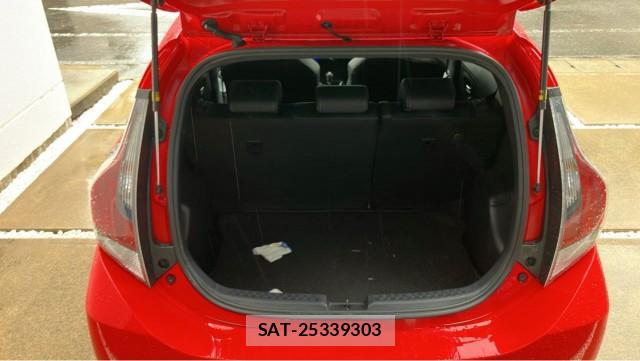 Toyota AQUA 2019-05 8874383-17