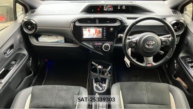 Toyota AQUA 2019-05 8874383-2