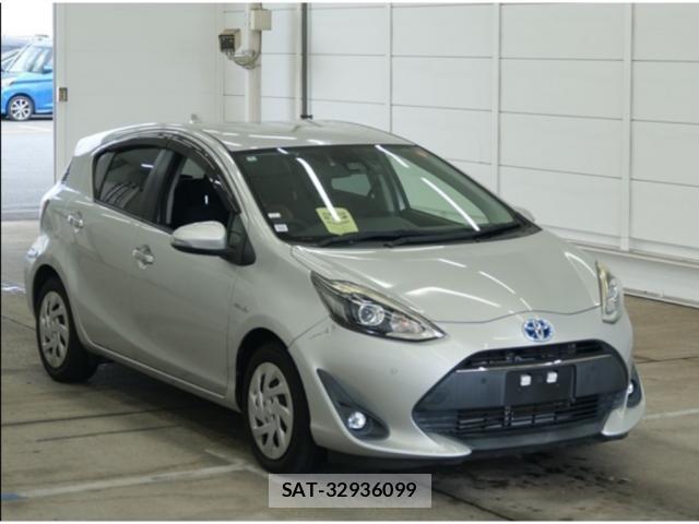Toyota AQUA 2018-07 8874564-0