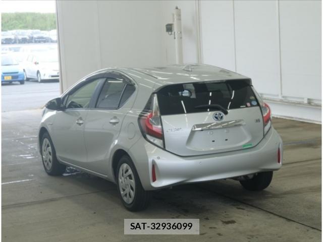 Toyota AQUA 2018-07 8874564-1