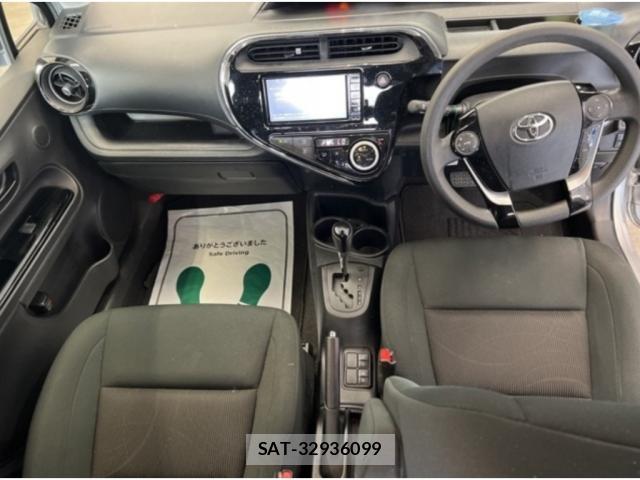 Toyota AQUA 2018-07 8874564-2