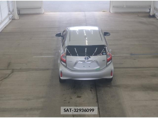 Toyota AQUA 2018-07 8874564-4
