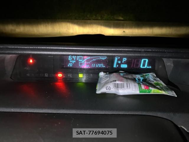 Toyota AQUA 2014-02 8874686-11