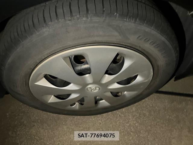 Toyota AQUA 2014-02 8874686-2