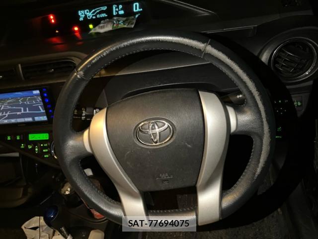 Toyota AQUA 2014-02 8874686-9
