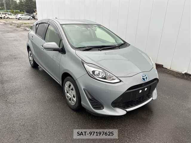 Toyota AQUA 2021-04 8874863-0