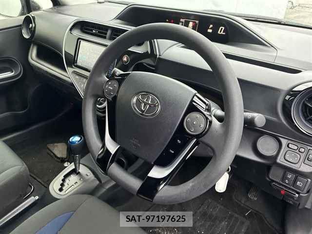 Toyota AQUA 2021-04 8874863-2