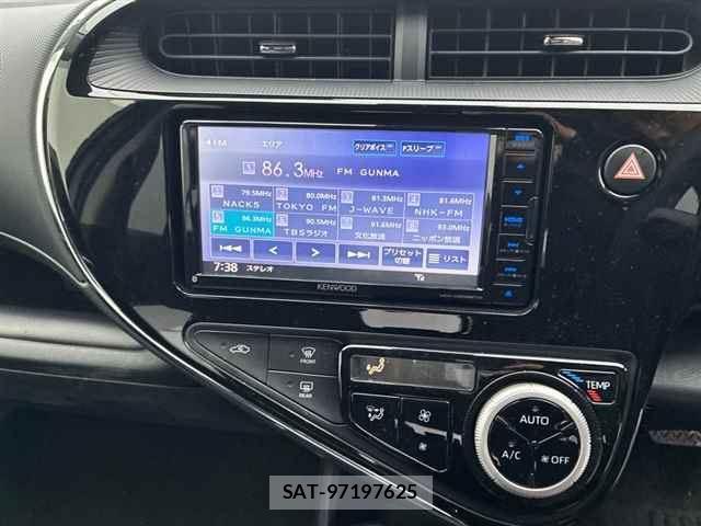 Toyota AQUA 2021-04 8874863-3