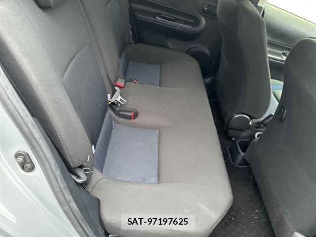 Toyota AQUA 2021-04 8874863-6