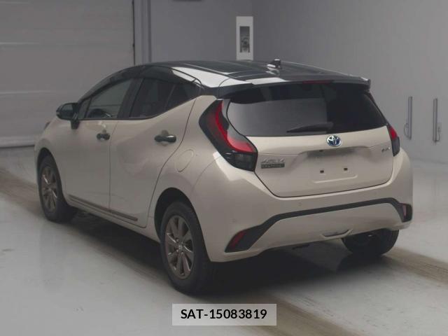 Toyota AQUA 2024-08 8874898-12
