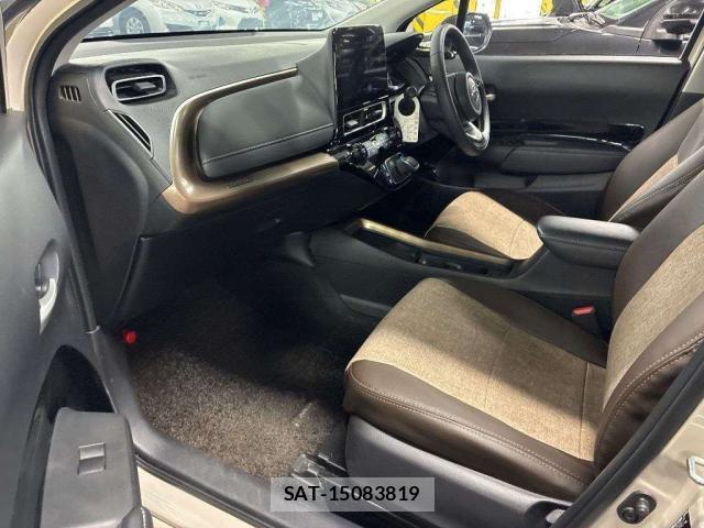 Toyota AQUA 2024-08 8874898-4