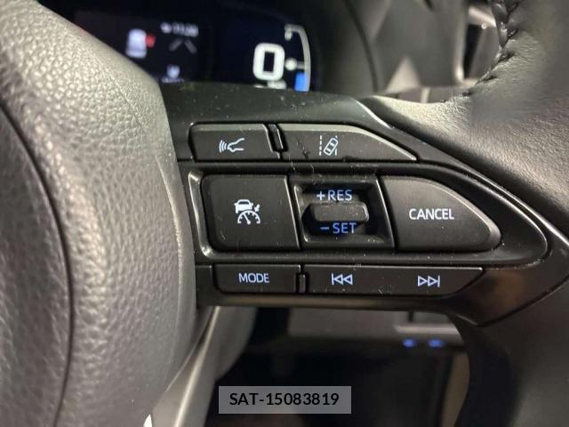 Toyota AQUA 2024-08 8874898-9