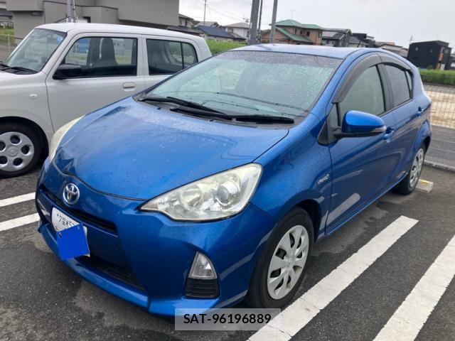 Toyota AQUA 2014-08 8874981-0