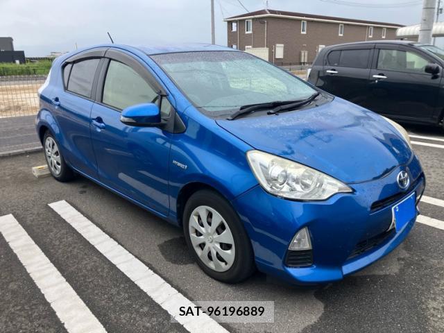 Toyota AQUA 2014-08 8874981-1